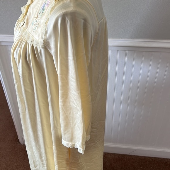 Vintage Shadowline 3 Piece Pajama and Robe  Set - Picture 5 of 5